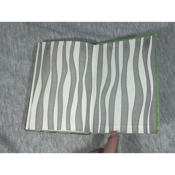 The Merry Adventures of Robin Hood Novel by Howard Pyle Hardcover 1965 - Picture 7 of 9